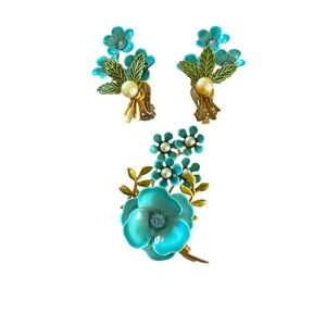 Lisner Floral Jewelry Set Brooch Clip On Earrings Vintage Blue Gold Pearl Accent